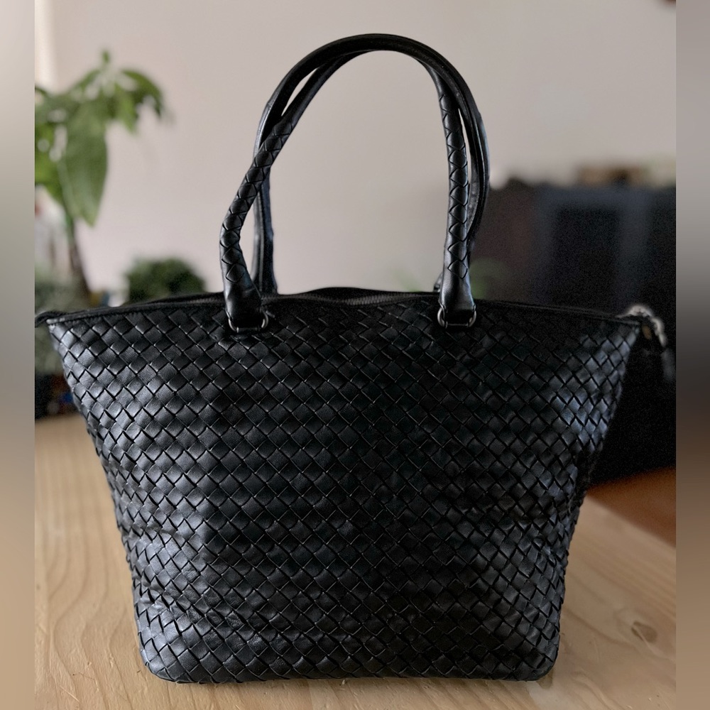 bottega veneta intrecciato black leather shoulder bag